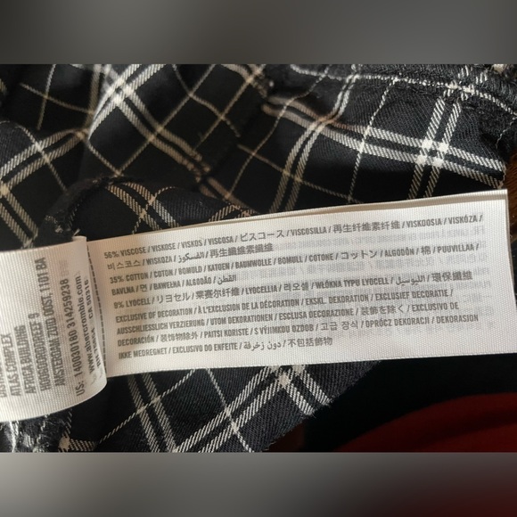 Abercrombie & Fitch black and cream plaid top - Picture 5 of 5